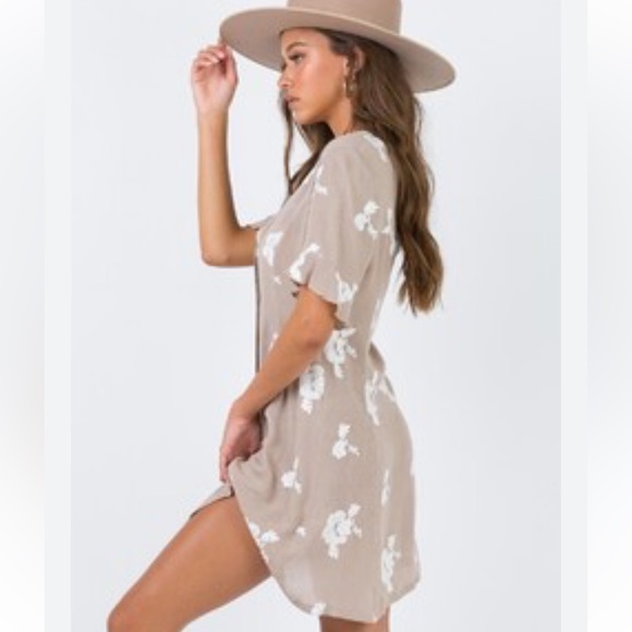 FOUR mini dresses of all different styles and brands. - Picture 1 of 16